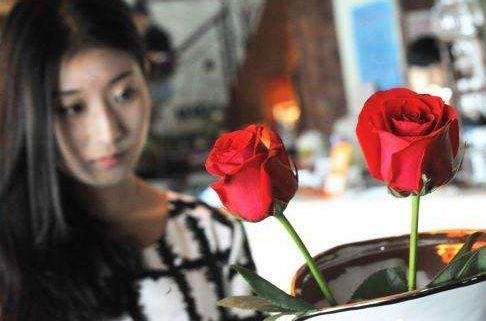 对于初次见面的相亲对象,无论你对她印象是好是坏,在聊天过程中千万不要过度的兜售自己